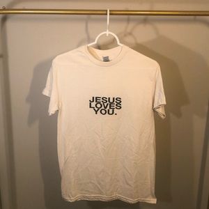 Cream Jesus loves you small t-shirt